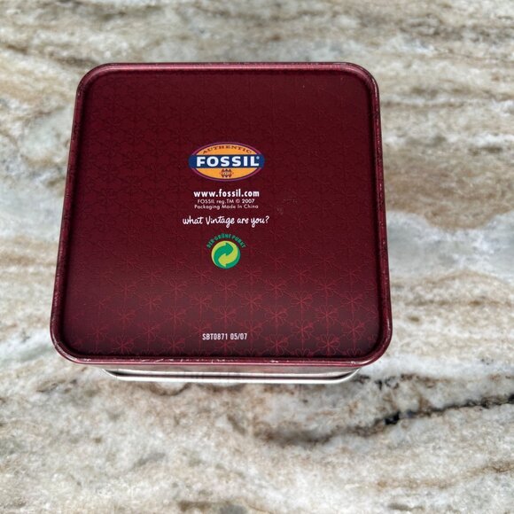 Fossil 2007 Holiday-Themed Red Metal Tin Box With Cardinal & Tree Design - Picture 3 of 5